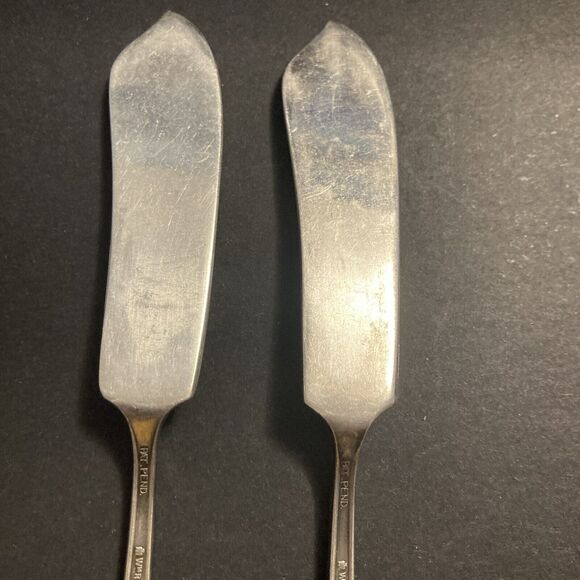 Wm Rogers Homestead Silverplate 2 FLAT HANDLE BUTTER SPREADERS 1922 Vintage - Picture 7 of 8